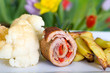 Schweinefleischrouladen mit Blumenkohl und Backkartoffeln