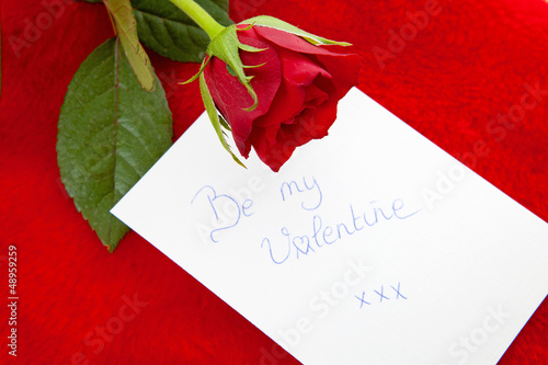Photo: Romantic note: Be my valentine red rose Romantic note: Be my valentine red rose