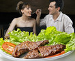 Casal no restaurante