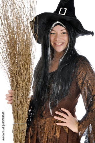Photo: Junge Frau im Hexen-Kostüm Junge Frau im Hexen-Kostüm