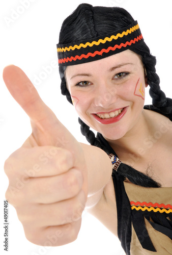 Photo: Junge Frau im Indianer-Kostüm "Daumen hoch" Junge Frau im Indianer-Kostüm "Daumen hoch"