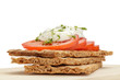 Knäckebrot mit Tomaten und Quark