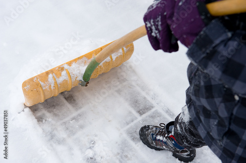 Photo: to shovel snow to shovel snow