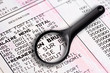 Foto: Fiche de salaire et loupe Fiche de salaire et loupe