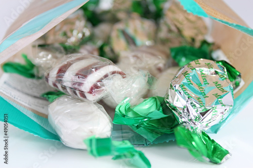 Photo: tüte mit bonbons tüte mit bonbons