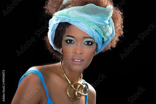 Photo: Hübsche afrikanische Frau aus Äthiopien in Türkis Hübsche afrikanische Frau aus Äthiopien in Türkis