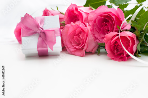 Photo: Bouquet of roses and gift box Bouquet of roses and gift box