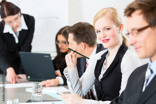 Photo: Business - businesspeople, meeting and presentation in office Business - businesspeople, meeting and presentation in office