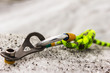 Foto: The drill and carbine with rope are fixed in ice The drill and carbine with rope are fixed in ice