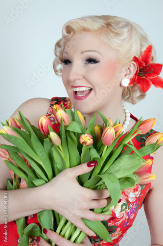 Photo: Frau mit Tulpen Frau mit Tulpen