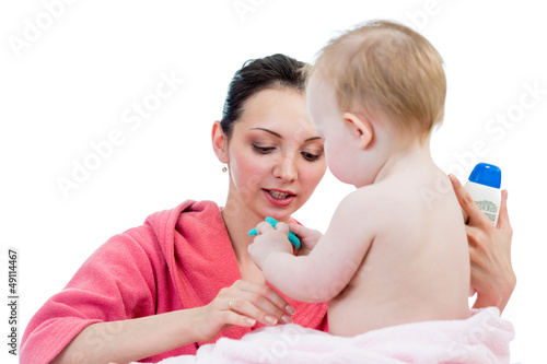 Photo: mother's care after bathing to baby mother's care after bathing to baby