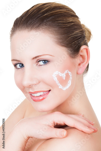 Photo: junge Frau mit Creme-Herz junge Frau mit Creme-Herz