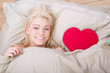 Photo: mädchen allein im bett mädchen allein im bett