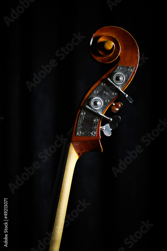 Photo: Vintage double bass head Vintage double bass head