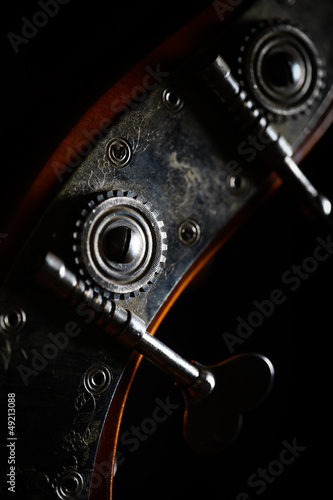 Photo: Vintage double bass head Vintage double bass head
