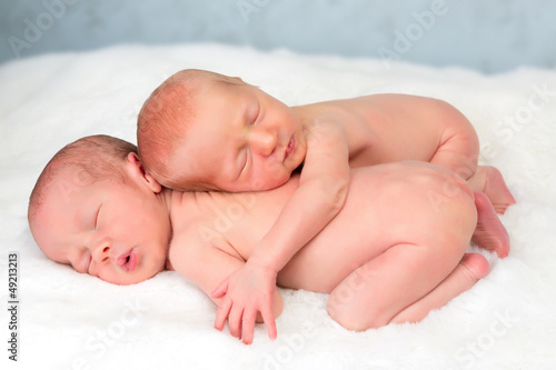Photo: Newborn twins Newborn twins
