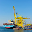 Containerschiff im Hafen 3
