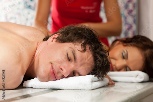 Photo: Wellness - Paar bei der Massage Wellness - Paar bei der Massage