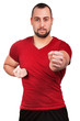 Mann macht Kampfübungen