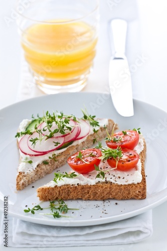 Photo: Toast mit Frischkäse mit Gemüse Toast mit Frischkäse mit Gemüse