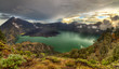 Coucher de soleil sur le volcan Rinjani et le lac Segara Anak