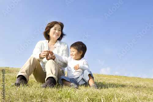 Photo: 楽しそうな子供と女性 楽しそうな子供と女性