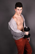 Photo: Junger Mann beim Kurzhantel-Training Junger Mann beim Kurzhantel-Training