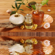 Spa Arrangement mit Massageöl und Duftkerze