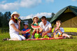 Foto: family picnic in park family picnic in park
