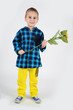 Junge mit Sonnenblume