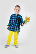 Junge mit Sonnenblume