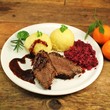 Foto: Sauerbraten mit Rotkohl und Klössen Sauerbraten mit Rotkohl und Klössen