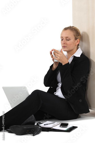 Photo: businesswoman drinking coffee businesswoman drinking coffee
