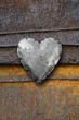 Foto: Metal heart on rusty background Metal heart on rusty background