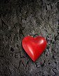 Foto: Metal heart on grunge wall Metal heart on grunge wall