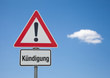 Achtung Schild mit Wolke KÜNDIGUNG