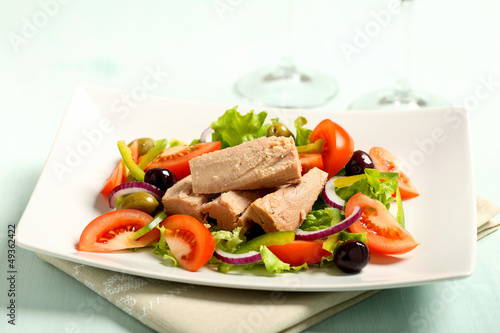 Photo: insalata di tonno con pomodori insalata di tonno con pomodori