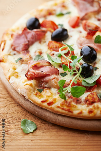 Photo: Pizza with smoked ham and cherry tomatoes Pizza with smoked ham and cherry tomatoes