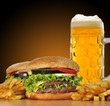 Hamburguesas y cerveza.