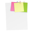 Blatt Papier mit angeheftetem Notizzettel