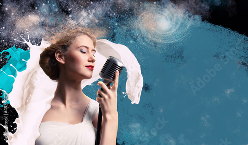 Photo: Image of female singer Image of female singer