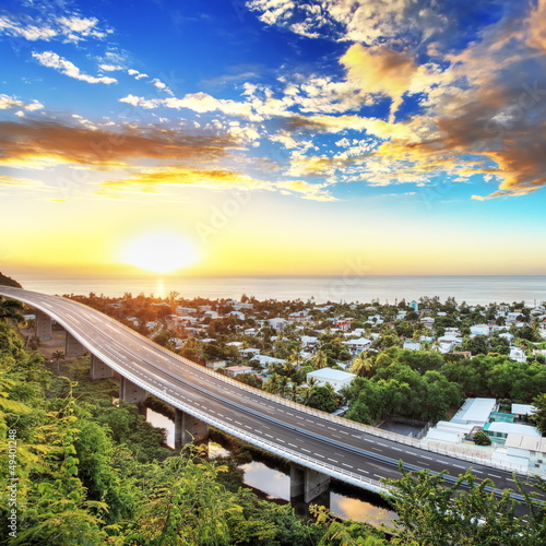Photo: Crépuscule sur la baie de St-Paul, La Réunion. Crépuscule sur la baie de St-Paul, La Réunion.