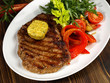 Rumpsteak mit Gemüse und Rucola