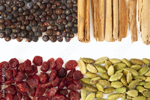 Photo: Spices and berries for gin tonic Spices and berries for gin tonic
