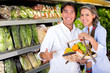 Healthy eating couple