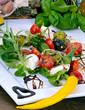 Italienische Küche: Mozarella, Tomaten, Oliven, Pepperoni