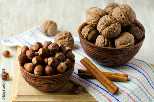 Photo: Walnuts and hazelnuts in the bowl Walnuts and hazelnuts in the bowl