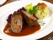 Rinderroulade mit Rotkohl und Knödel