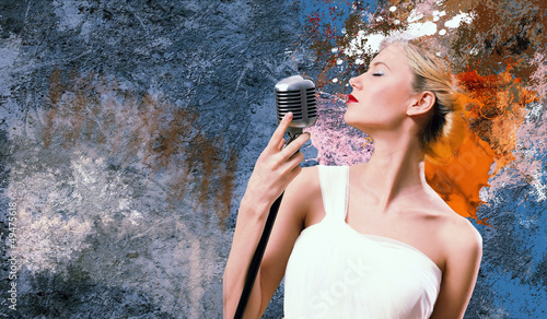 Photo: Image of female singer Image of female singer