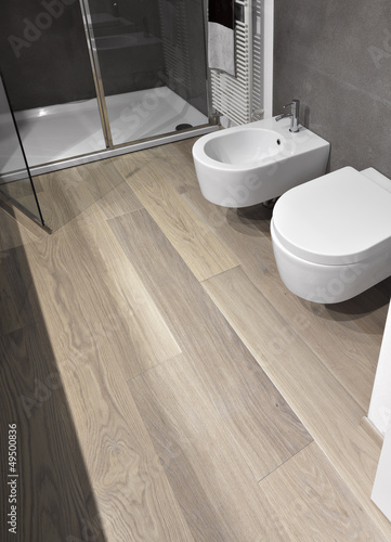 Photo: sanitari bianchi nel bagno moderno sanitari bianchi nel bagno moderno